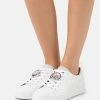 MICHAEL Michael Kors Damen KEATON LACE UP - Sneaker Low - Pearl Grey 2 MICHAEL Michael Kors Damen KEATON LACE UP - Sneaker Low - Pearl Grey -MICHAEL Michael Kors Geschäft 0e584340ba224cb8b44d4f05a853e85a