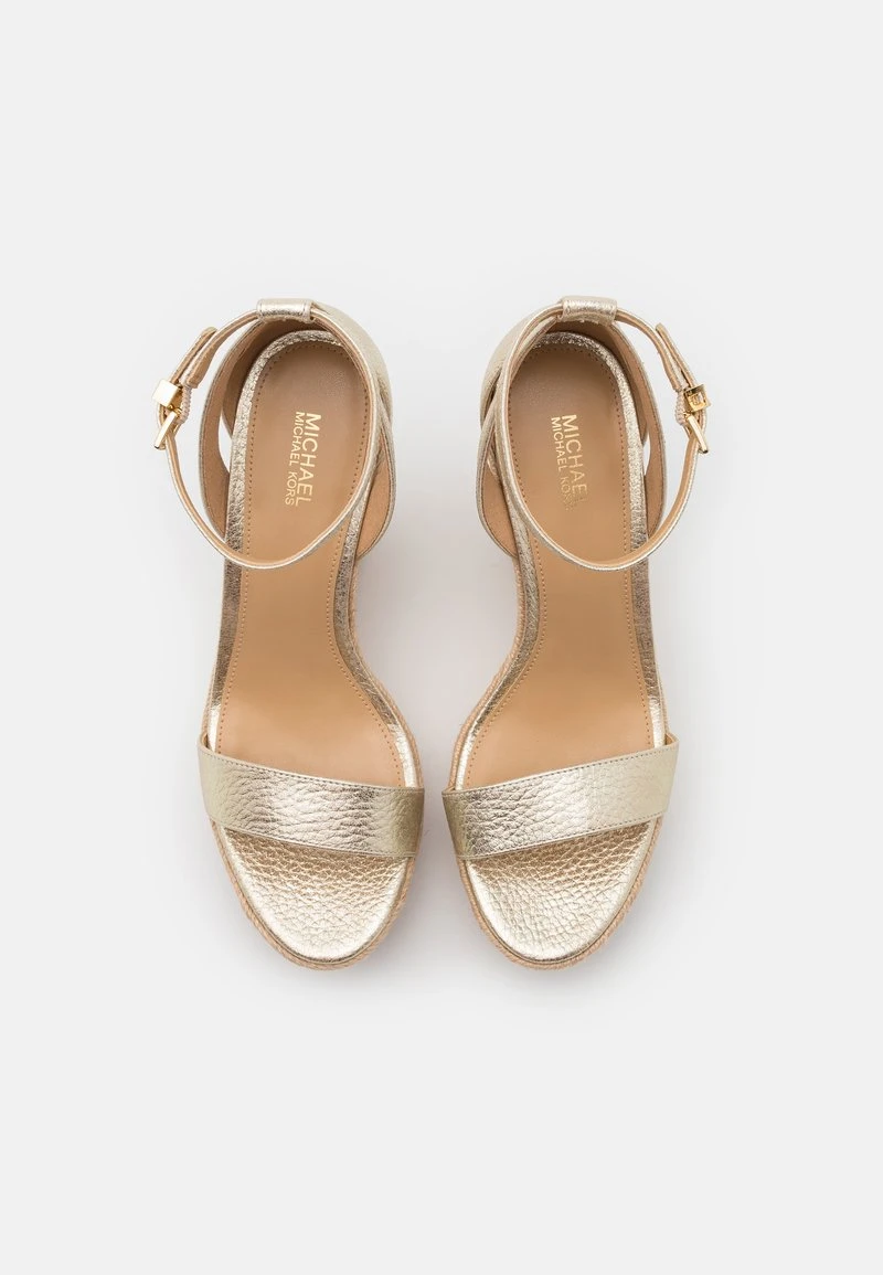MICHAEL Michael Kors Damen KIMBERLY WEDGE - High Heel Sandalette - Pale Gold 7 MICHAEL Michael Kors Damen KIMBERLY WEDGE - High Heel Sandalette - Pale Gold – Bild 5