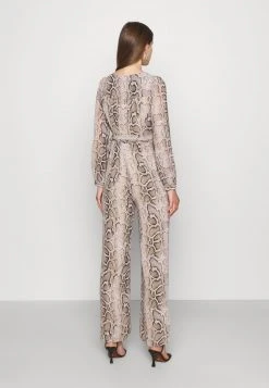 MICHAEL Michael Kors Damen SUPER SNAKE WRAP - Jumpsuit - Dune 10 MICHAEL Michael Kors Damen SUPER SNAKE WRAP - Jumpsuit - Dune -MICHAEL Michael Kors Geschäft 1bc70d662a9b41f9a01df53a906d68c7