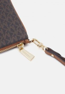 MICHAEL Michael Kors Damen JET CHARM WRISTLET - Clutch - Brown -MICHAEL Michael Kors Geschäft 237f41fc5c9e4fb9aed26fccb2534e5b