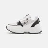 MICHAEL Michael Kors Kinder COSMO SPORT - Sneaker Low - White/black 1 MICHAEL Michael Kors Kinder COSMO SPORT - Sneaker Low - White/black -MICHAEL Michael Kors Geschäft 2e01db6414da4dbf8a3ac75ef819fe16