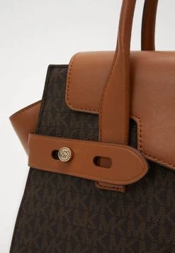 MICHAEL Michael Kors Damen CARMEN FLAP BELTED SATCHEL - Handtasche - Brown/acorn -MICHAEL Michael Kors Geschäft 3b606aa7fedc411ba886175365311576