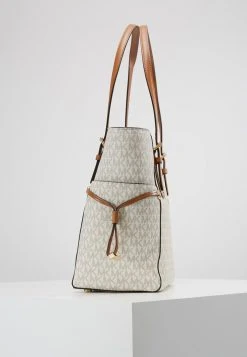 MICHAEL Michael Kors Damen VOYAGER SIGNATURE TOTE - Handtasche - Vanilla -MICHAEL Michael Kors Geschäft 44b171ebb37b4ff79797ca83e581b28b