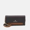 MICHAEL Michael Kors Damen JET SET CHARM - Clutch - Acorn -MICHAEL Michael Kors Geschäft 47289796ca51446f86f3873d342e3325
