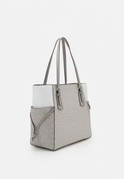 MICHAEL Michael Kors Damen VOYAGER TOTE - Handtasche - Grey 7 MICHAEL Michael Kors Damen VOYAGER TOTE - Handtasche - Grey -MICHAEL Michael Kors Geschäft 4a3cede7db6249a090a9c18eefe85b4b