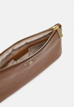 MICHAEL Michael Kors Damen JET CHARM WRISTLET - Clutch - Luggage -MICHAEL Michael Kors Geschäft 5d65c42c56af4e2fa8153f7cbbedf591