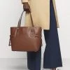 MICHAEL Michael Kors Damen VOYAGER TOTE - Handtasche - Luggage -MICHAEL Michael Kors Geschäft 633200f6b78e42eba9b5a8a0aa8e62e3