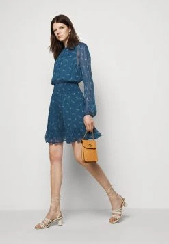 MICHAEL Michael Kors Damen SIG LOGO PRINT DRESS - Blusenkleid - River Blue 15 MICHAEL Michael Kors Damen SIG LOGO PRINT DRESS - Blusenkleid - River Blue -MICHAEL Michael Kors Geschäft 6468c0ed469d4535a637ca4810a81689