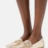 MICHAEL Michael Kors Damen JULIETTE - Slipper - Pale Gold 2 MICHAEL Michael Kors Damen JULIETTE - Slipper - Pale Gold -MICHAEL Michael Kors Geschäft 73934b74d4db4943a6fb0ffdba0a74f7