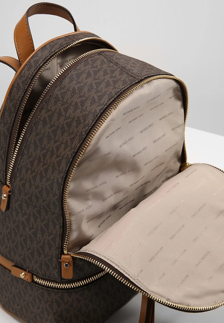 MICHAEL Michael Kors Damen RHEA ZIP BACK PACK - Tagesrucksack - Brown 7 MICHAEL Michael Kors Damen RHEA ZIP BACK PACK - Tagesrucksack - Brown – Bild 5