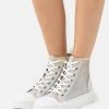 MICHAEL Michael Kors Damen GERTIE - Sneaker High - Silver/platingold 1 MICHAEL Michael Kors Damen GERTIE - Sneaker High - Silver/platingold -MICHAEL Michael Kors Geschäft 805fa8a96f404e8b9640cf2d3508ced2