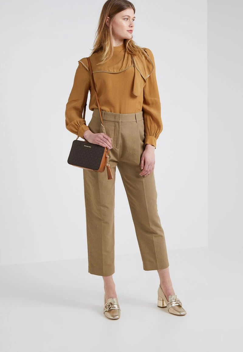 MICHAEL Michael Kors Damen CROSSBODIES CAMERA BAG - Umhängetasche - Brown 4 MICHAEL Michael Kors Damen CROSSBODIES CAMERA BAG - Umhängetasche - Brown – Bild 2