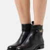 MICHAEL Michael Kors Damen FARRAH FLAT BOOTIE - Stiefelette - Black -MICHAEL Michael Kors Geschäft a74247412a9e42fd9afdea0370eb0248