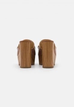 MICHAEL Michael Kors Damen SCARLETT PLATFORM MULE - Clogs - Luggage 12 MICHAEL Michael Kors Damen SCARLETT PLATFORM MULE - Clogs - Luggage -MICHAEL Michael Kors Geschäft b01723b8e2ee440eab72bb176a102b95