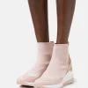 MICHAEL Michael Kors Damen SWIFT BOOTIE - Keilstiefelette - Soft Pink 2 MICHAEL Michael Kors Damen SWIFT BOOTIE - Keilstiefelette - Soft Pink -MICHAEL Michael Kors Geschäft b4b45caaa92746aaab365f0d4c3708c2
