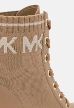 MICHAEL Michael Kors Damen BREA BOOTIE - Plateaustiefelette - Camel 15 MICHAEL Michael Kors Damen BREA BOOTIE - Plateaustiefelette - Camel -MICHAEL Michael Kors Geschäft b67a80d9117545ee8d281803e992086d