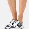 MICHAEL Michael Kors Damen ALLIE TRAINER - Sneaker Low - Navy/optic White 2 MICHAEL Michael Kors Damen ALLIE TRAINER - Sneaker Low - Navy/optic White -MICHAEL Michael Kors Geschäft b6b79c8886dd4cf5bee88d2d243524a2