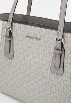 MICHAEL Michael Kors Damen VOYAGER TOTE - Handtasche - Grey 9 MICHAEL Michael Kors Damen VOYAGER TOTE - Handtasche - Grey -MICHAEL Michael Kors Geschäft b983f63f799e49619fcd039def0eb06f