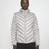 MICHAEL Michael Kors Damen SHORT PACKABLE PUFFER - Daunenjacke - Nickel 1 MICHAEL Michael Kors Damen SHORT PACKABLE PUFFER - Daunenjacke - Nickel -MICHAEL Michael Kors Geschäft c872d5b40b474ff3a84e6a26b409f371