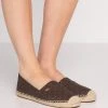MICHAEL Michael Kors Damen KENDRICK SLIP ON - Espadrille - Brown 2 MICHAEL Michael Kors Damen KENDRICK SLIP ON - Espadrille - Brown -MICHAEL Michael Kors Geschäft caf93c3af9d040a79c6228e0069e88df