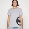 MICHAEL Michael Kors Damen CHARM CLASSIC - T-Shirt Print - Light Grey 2 MICHAEL Michael Kors Damen CHARM CLASSIC - T-Shirt Print - Light Grey -MICHAEL Michael Kors Geschäft cc60895918a9465db9aa5d4b3a2eaadd
