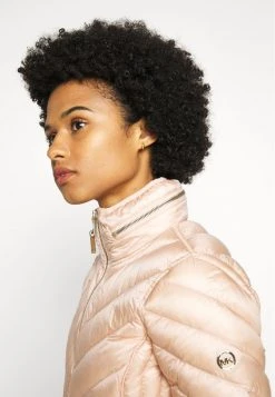 MICHAEL Michael Kors Damen SHORT PACKABLE PUFFER - Daunenjacke - Powder Blush -MICHAEL Michael Kors Geschäft d58783ee805c40ba9e2067c0e86844e8