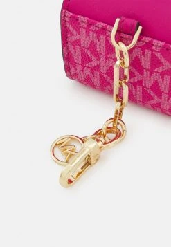 MICHAEL Michael Kors Damen TRAVEL ACCESSORIES CLIPCASE FOR AIRPODS - Sonstige Accessoires - Wild Berry -MICHAEL Michael Kors Geschäft e274738301f140ff91b92a515f51c700