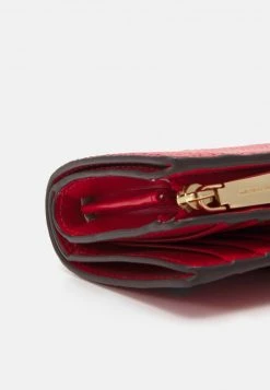 MICHAEL Michael Kors Damen CHARM WALLET - Geldbörse - Bright Red 13 MICHAEL Michael Kors Damen CHARM WALLET - Geldbörse - Bright Red -MICHAEL Michael Kors Geschäft f2faff93eea945049e3a8aab84cd20bf