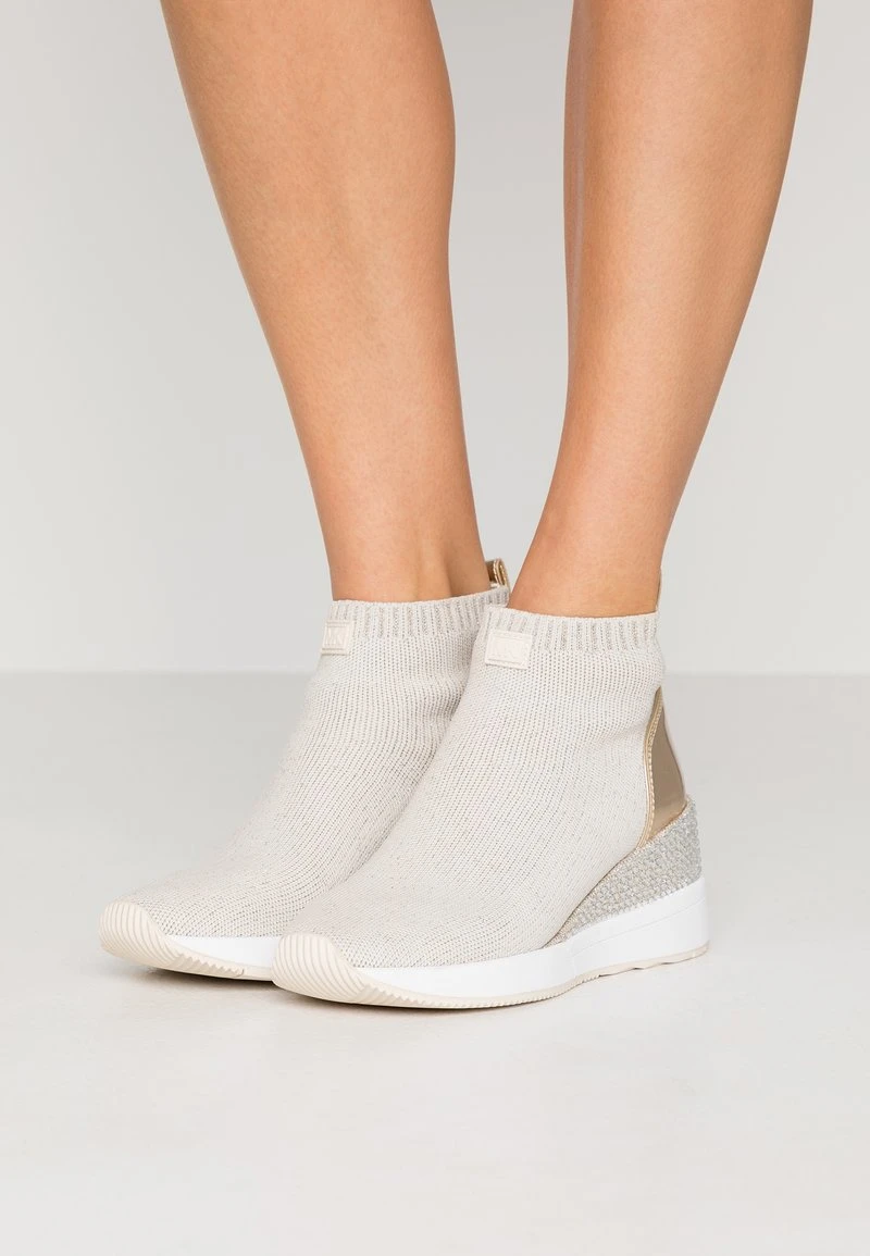 MICHAEL Michael Kors Damen SKYLER - Ankle Boot - Ecru/gold 3 MICHAEL Michael Kors Damen SKYLER - Ankle Boot - Ecru/gold