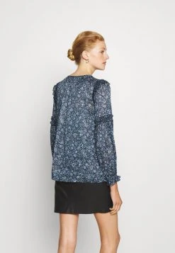 MICHAEL Michael Kors Damen HAPPY HIPPIE - Bluse - Light Blue 9 MICHAEL Michael Kors Damen HAPPY HIPPIE - Bluse - Light Blue -MICHAEL Michael Kors Geschäft f3720d25d68444329288aa7983f4743a