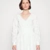 MICHAEL Michael Kors Damen PALM EYELET - Freizeitkleid - White -MICHAEL Michael Kors Geschäft f3e526c6364c447ba2e2627a3cf030e0
