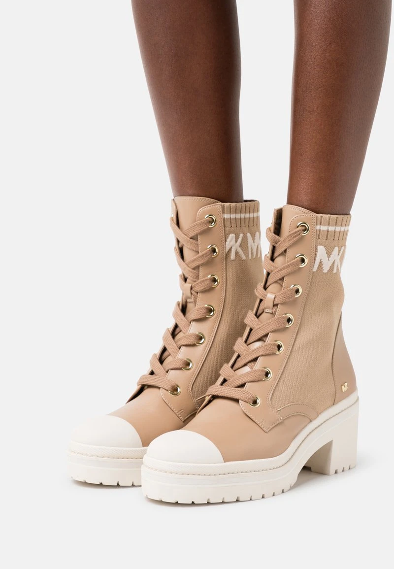 MICHAEL Michael Kors Damen BREA BOOTIE - Plateaustiefelette - Camel 3 MICHAEL Michael Kors Damen BREA BOOTIE - Plateaustiefelette - Camel