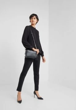 MICHAEL Michael Kors Damen JET SET CAMERA BAG - Umhängetasche - Black -MICHAEL Michael Kors Geschäft f6a85e27581b4fd2bbdff28fb8cd3392