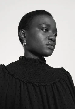 MICHAEL Michael Kors Damen SWISS DOT SMOCKED DRESS - Freizeitkleid - Black 11 MICHAEL Michael Kors Damen SWISS DOT SMOCKED DRESS - Freizeitkleid - Black -MICHAEL Michael Kors Geschäft fbc7eaa221f94f2d918a7781a06f270d