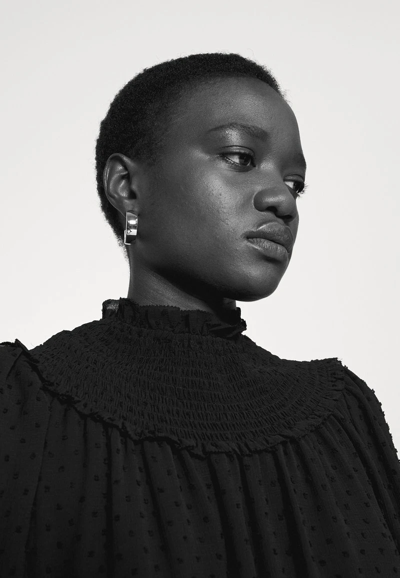 MICHAEL Michael Kors Damen SWISS DOT SMOCKED DRESS - Freizeitkleid - Black 6 MICHAEL Michael Kors Damen SWISS DOT SMOCKED DRESS - Freizeitkleid - Black – Bild 4